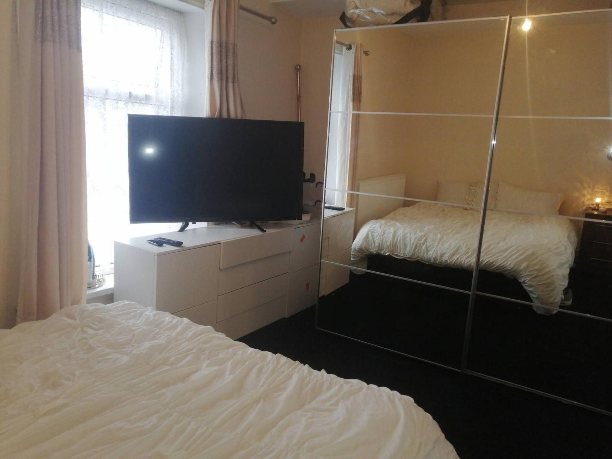 In House - 44 Balfour Street Bd4 7jt East Bowling Bradford West Yorkshire England K Bradford (West Yorkshire)
